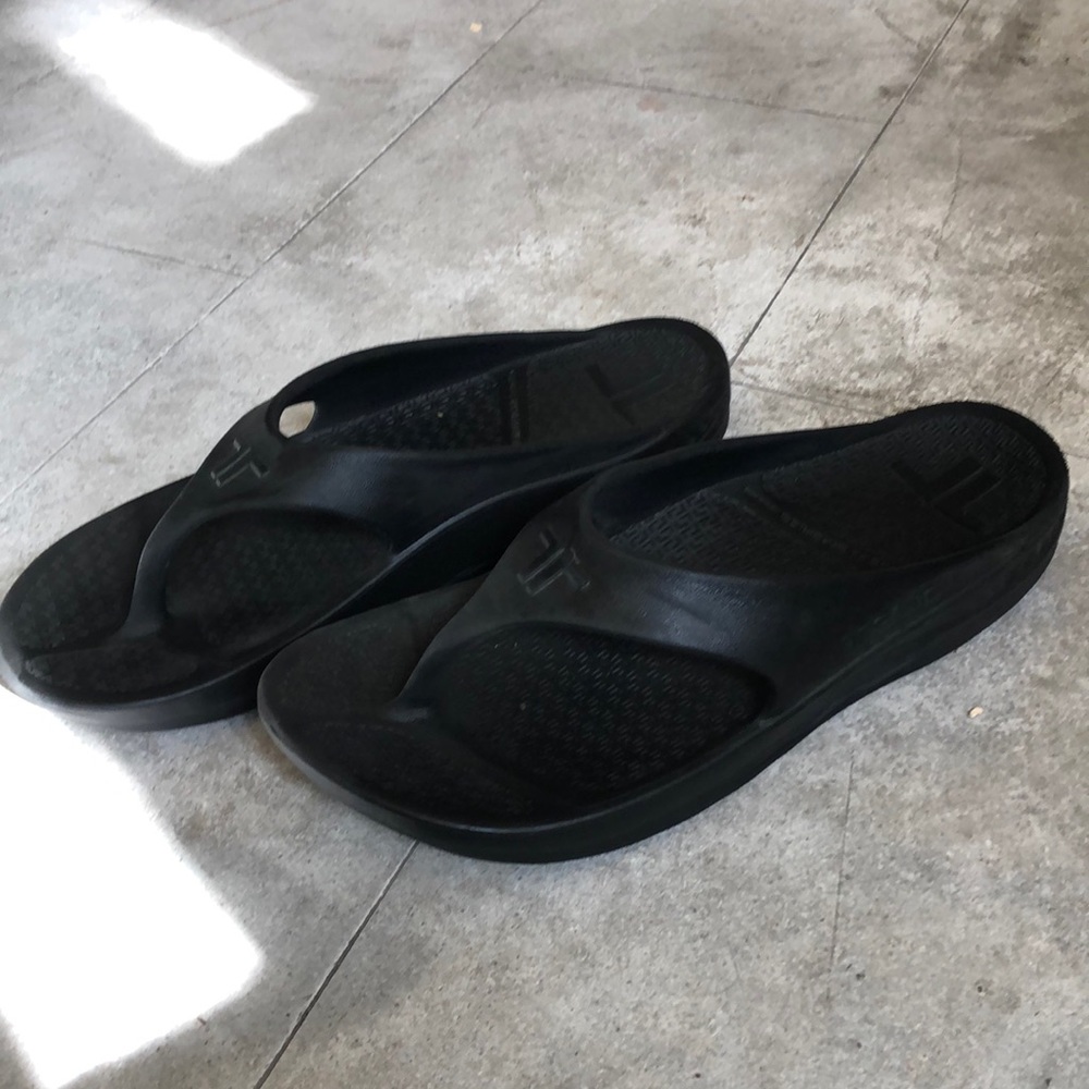 Black Telic flip flops, size 10